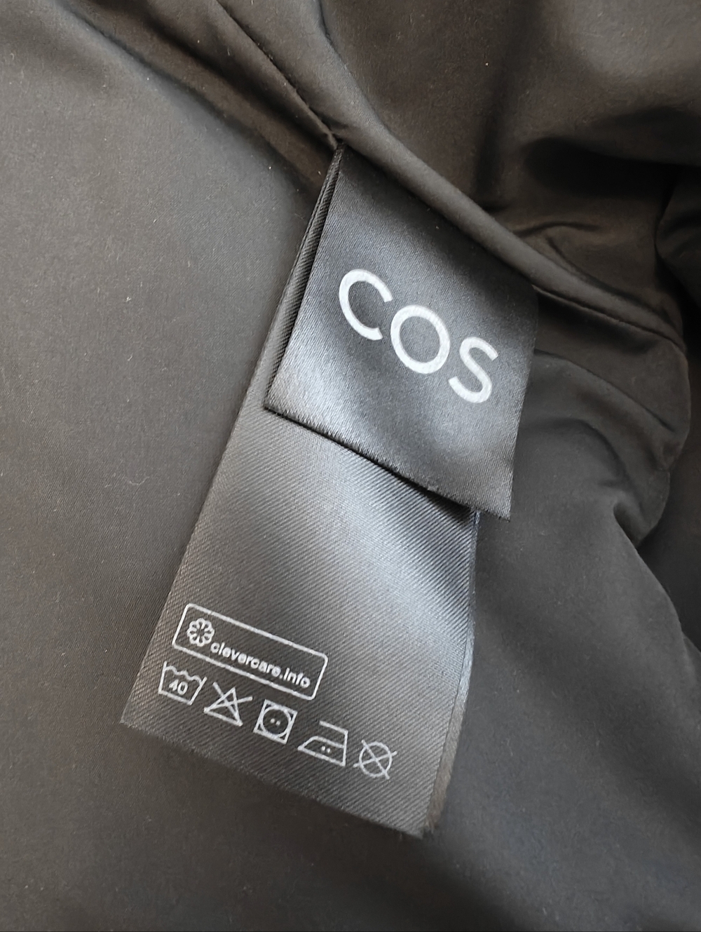 COS Puffer Vest With Hood - Picture 5 of 6